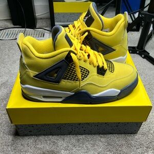 Jordan 4 lighting size 7Y GS